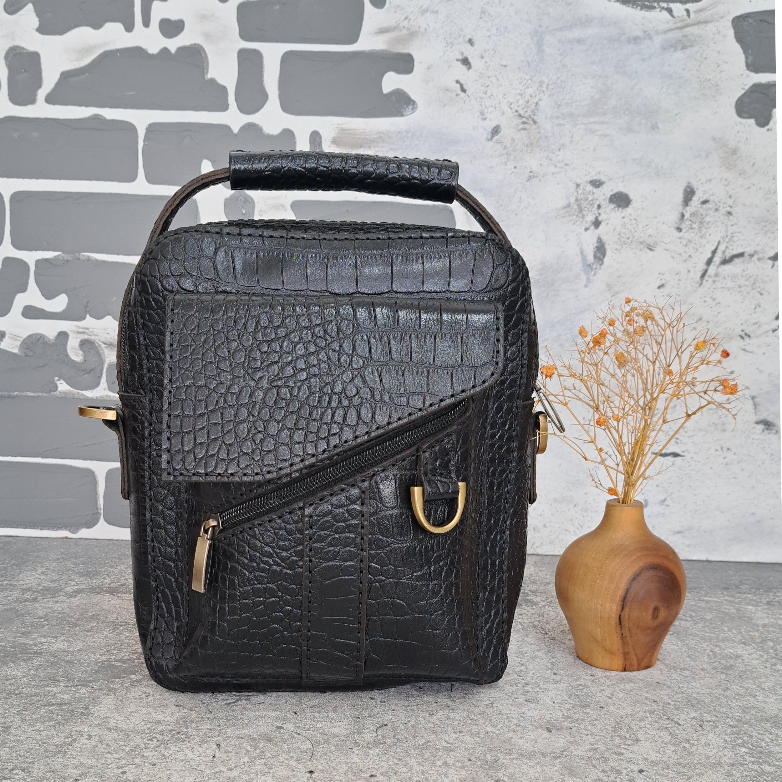 کیف دوشی مردانه چرم طبیعی روکو مشکی مدل آنتیک