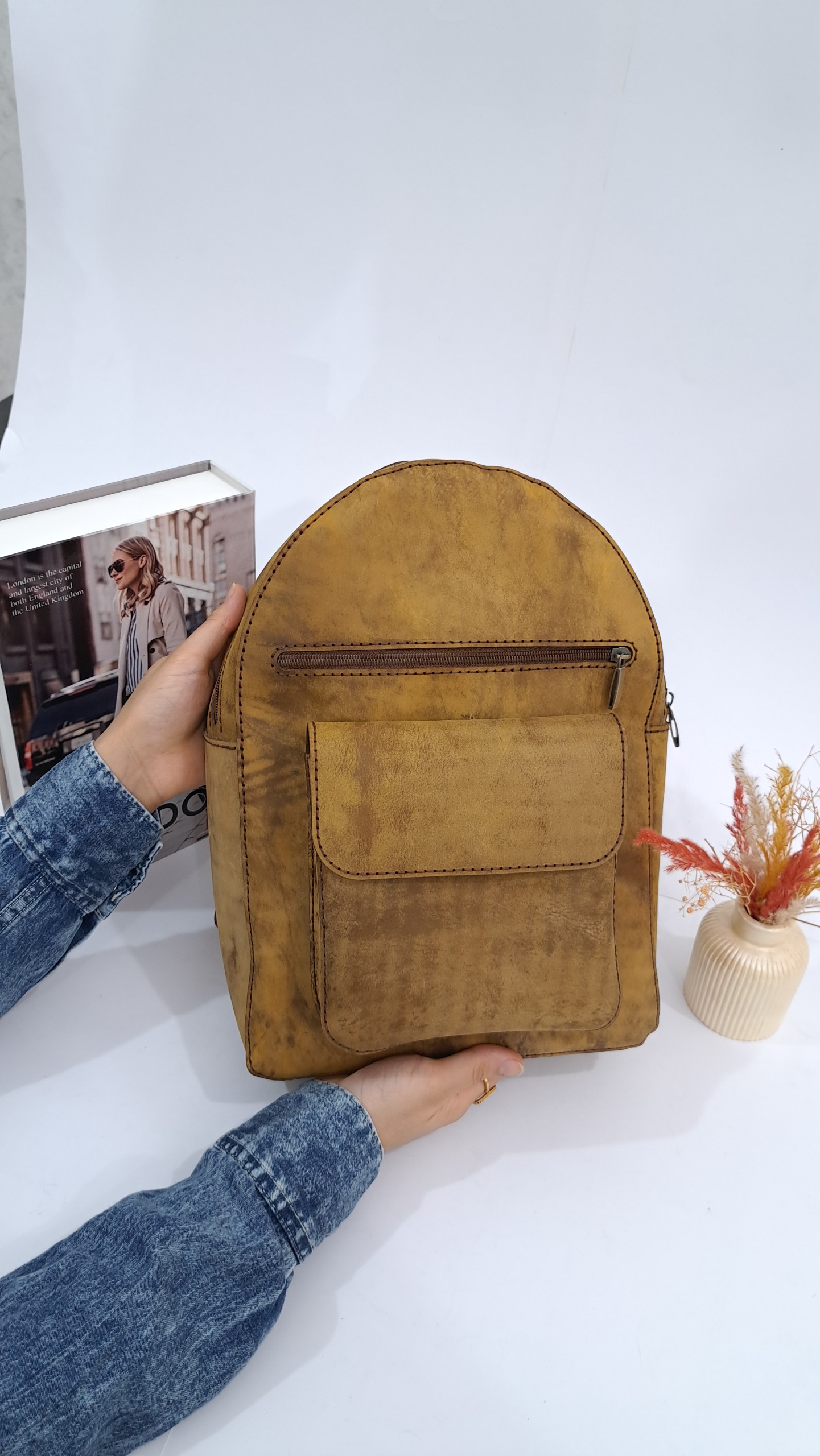 کوله پشتی چرم طبیعی خردلی