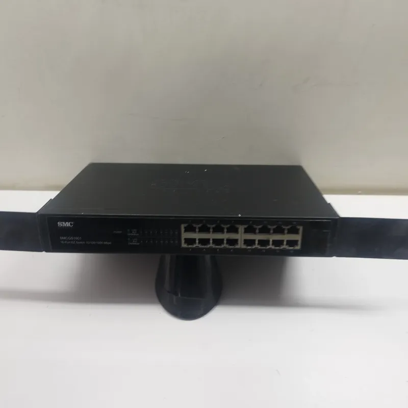 سوییچ گیگابایتی 16 پورت SMC
