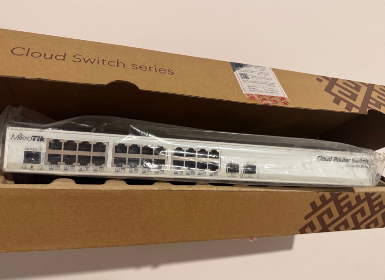 سوییچ روتر میکروتیک مدل CRS326-24G-2SRM