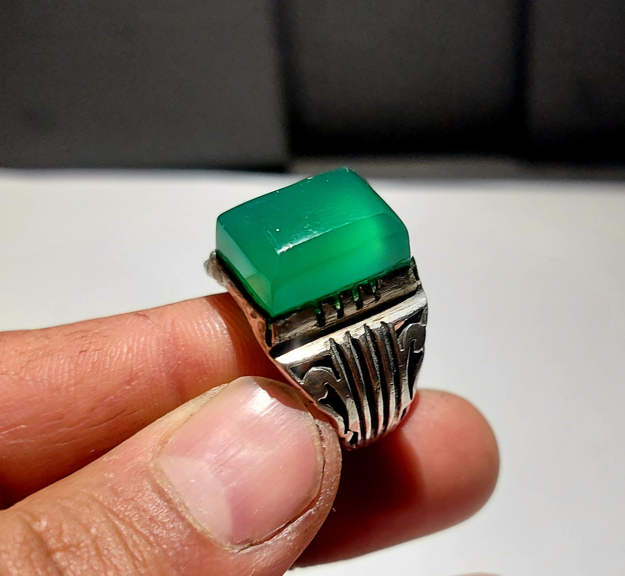 انگشتر نقره نگین عقیق سبز