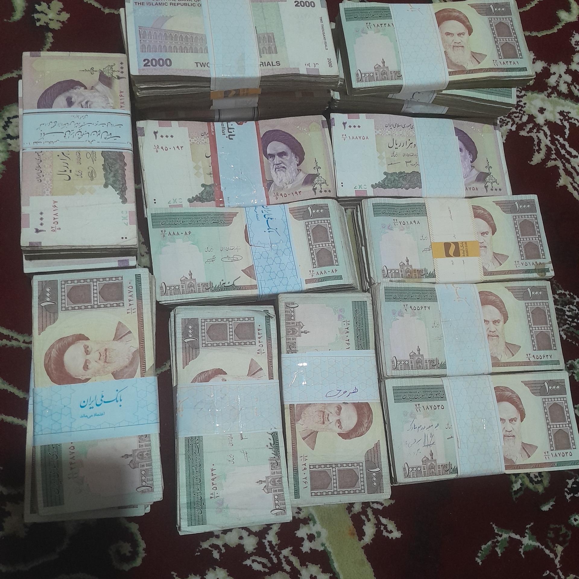 22بسته اسکناس 100و200تومنی