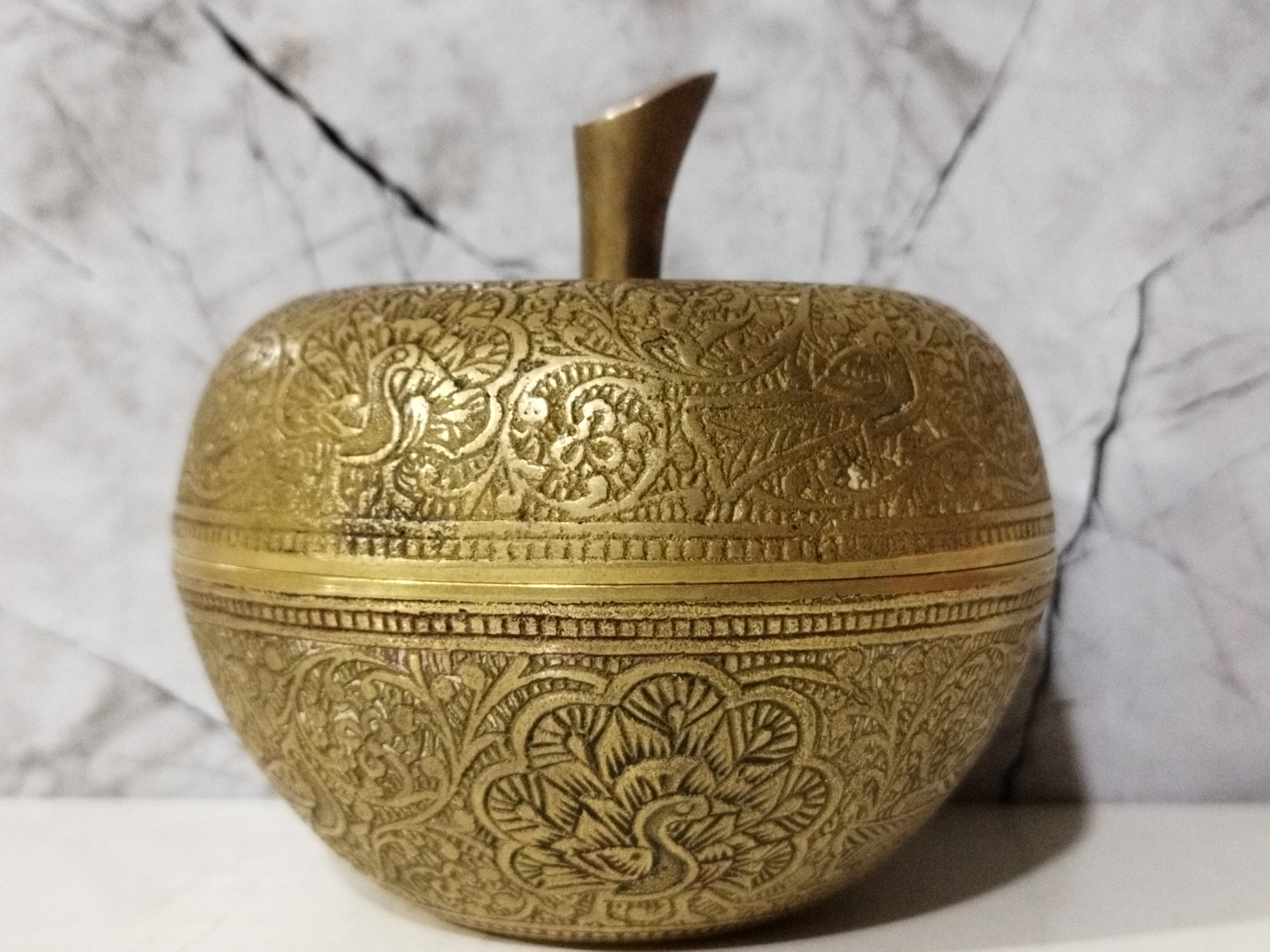 قندان برنز قدیمی تماما قلمزنی برجسته