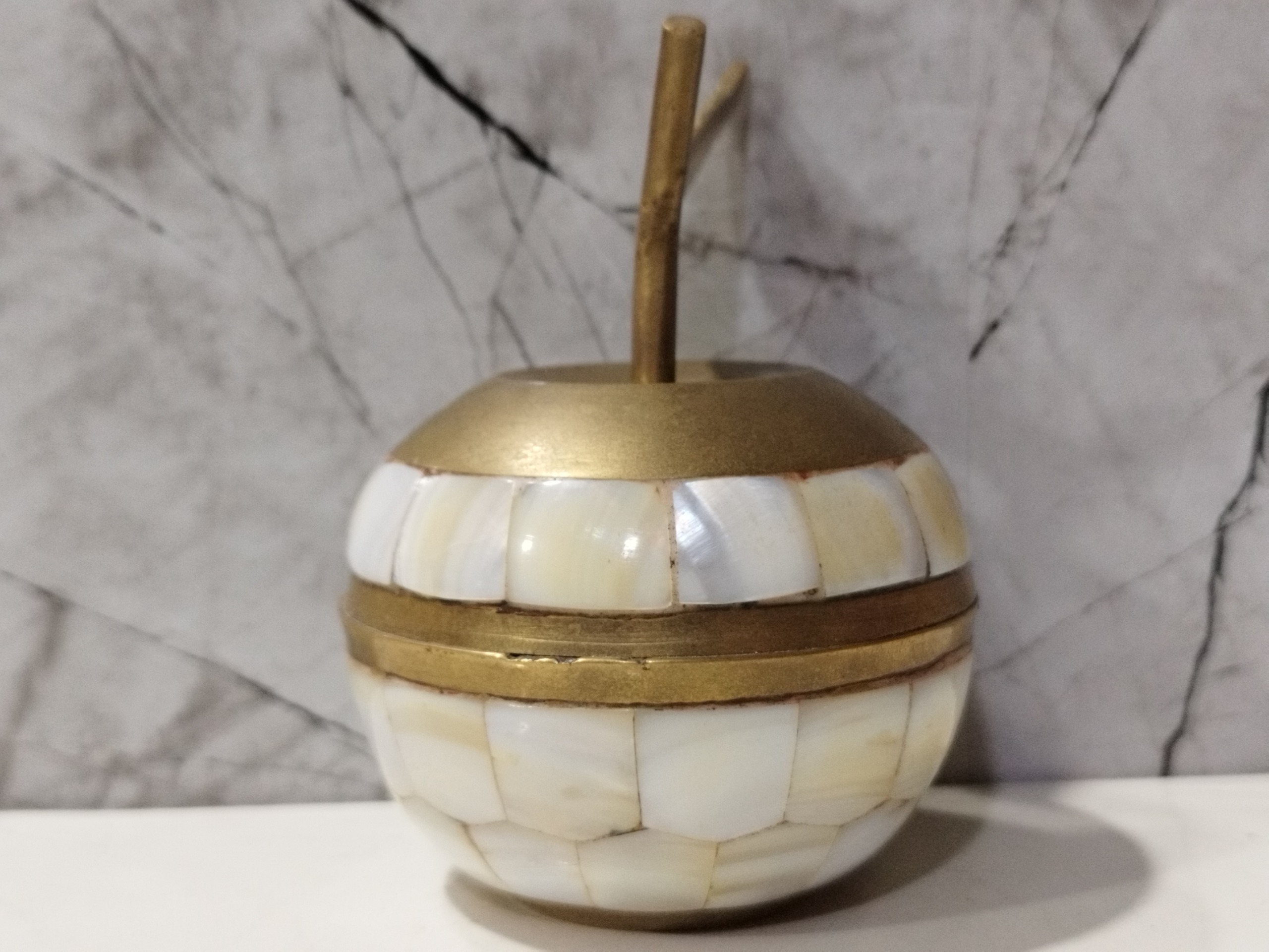 جا جواهری وانگشتری تمام صدف کاری شده