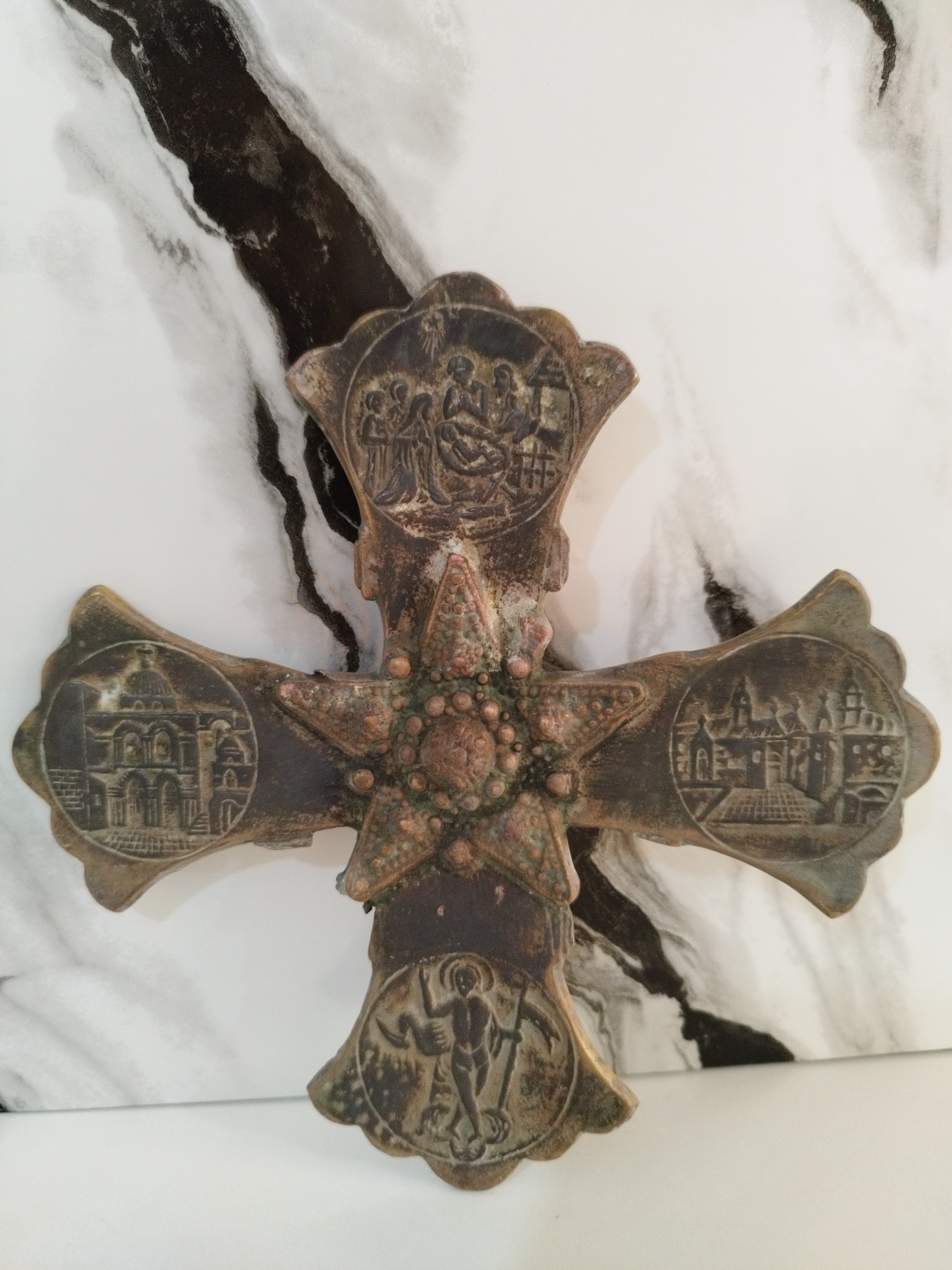 صلیب قرون وسطایی شگفت انگیز