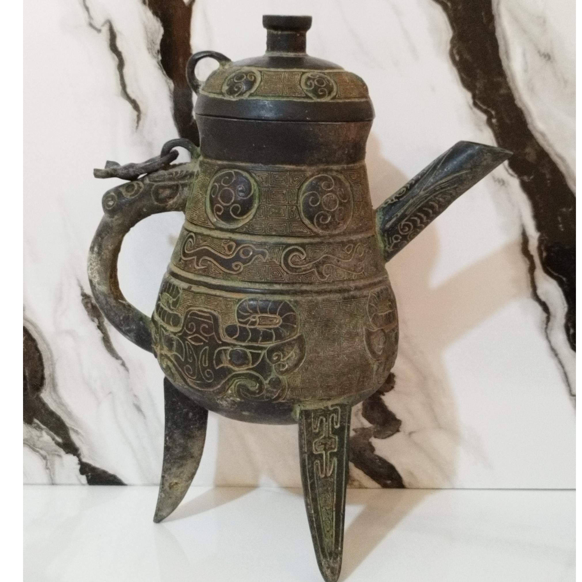 قوری قدیمی تماما نقش برجسته استثنایی