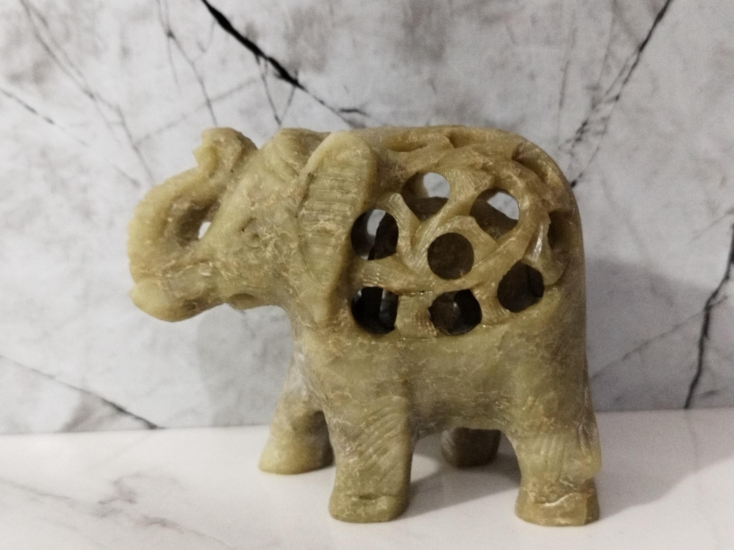 مجسمه فیل از یشم تمام تراش یک تکه هنردست