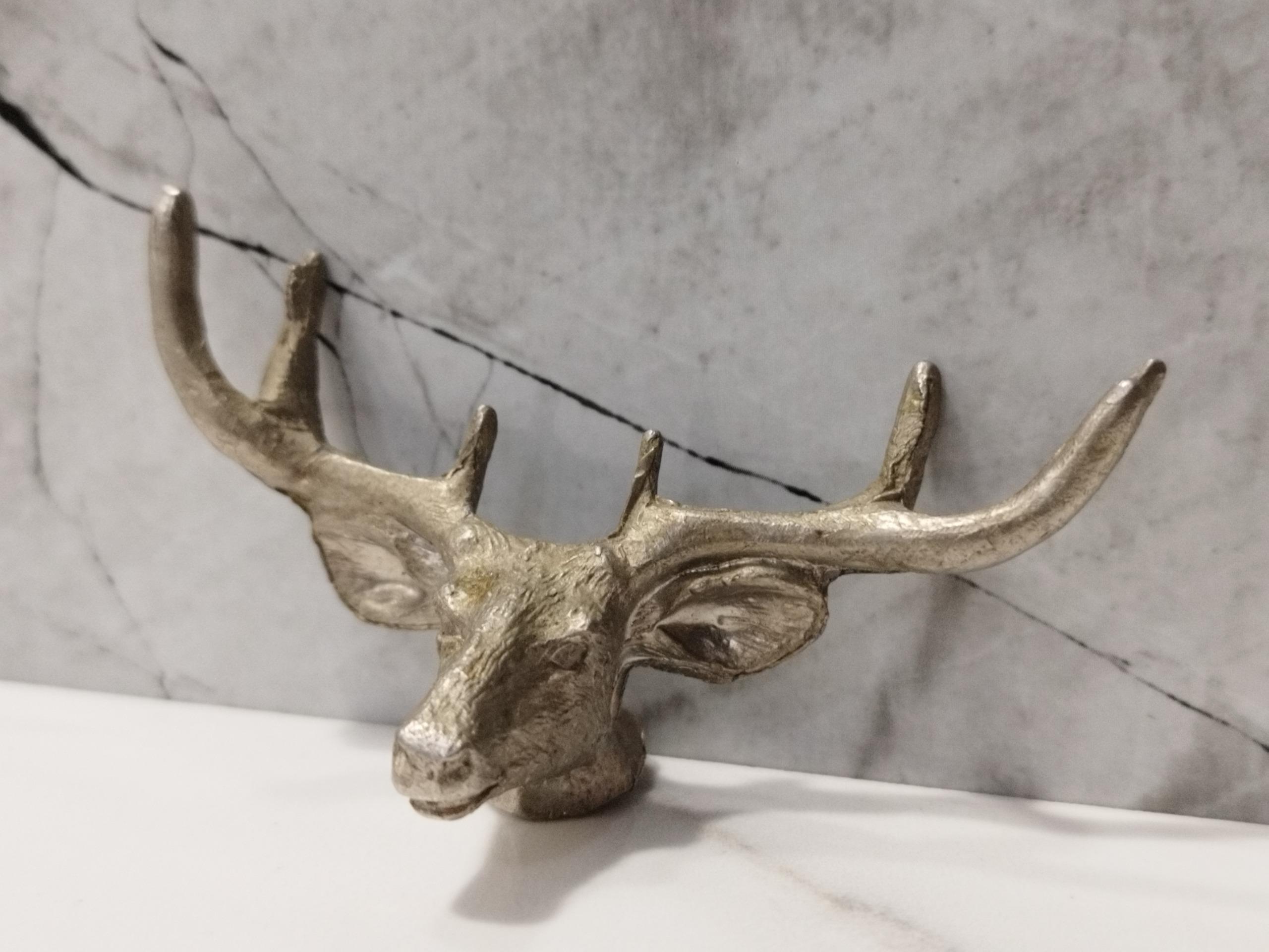 مجسمه سر گوزن قدیمی