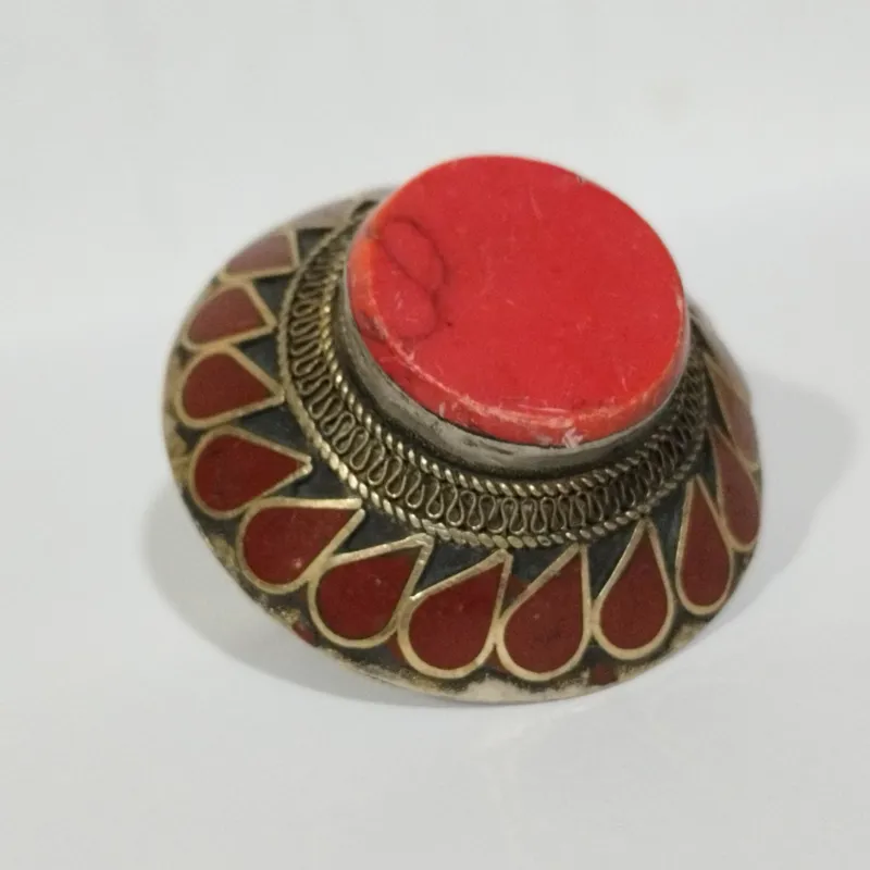 انگشتر قدیمی دستساز وغول پیکر مرجان