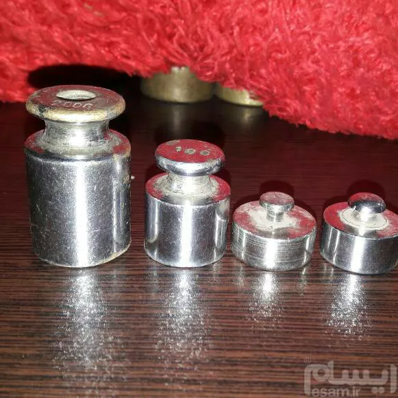 4عدد وزنه ترازو قدیمی برنجی