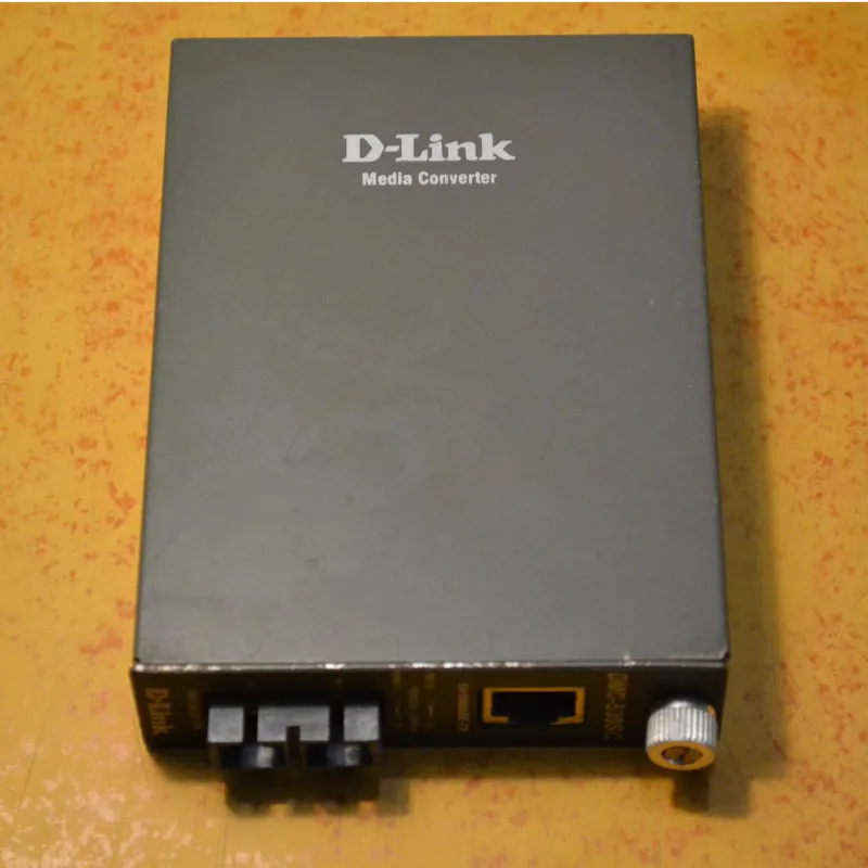 مبدل فیبر نوری به اترنت دی-لینک مدل DMC-530SC