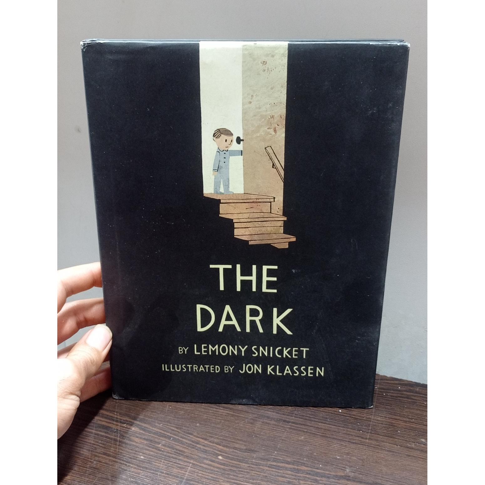 تاریکی (لمونی اسنیکت) انگلیسی