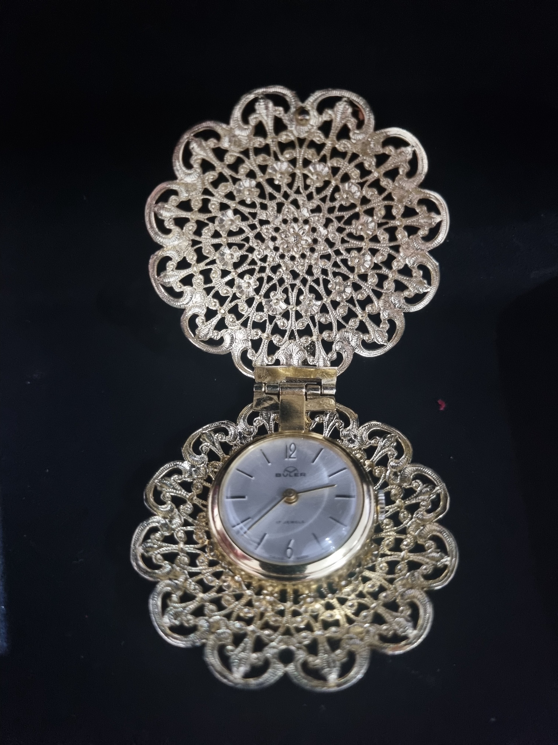ساعت آویز سوئیسی طرح صدف