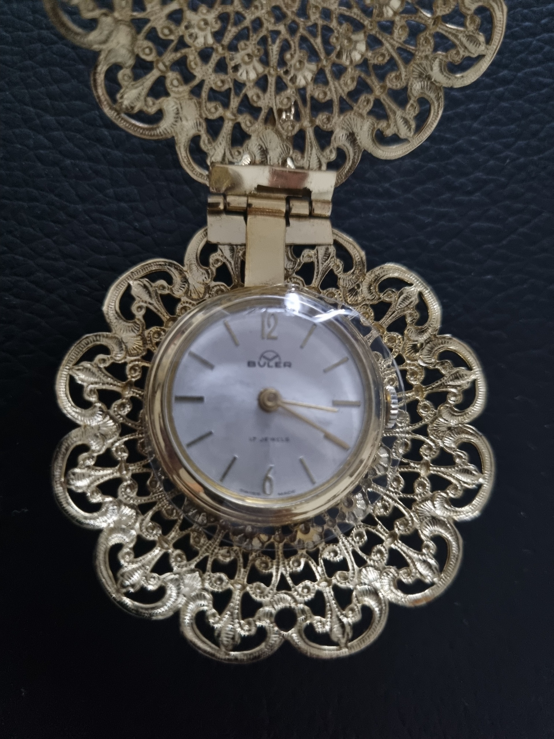 ساعت آویز سوئیسی طرح صدف