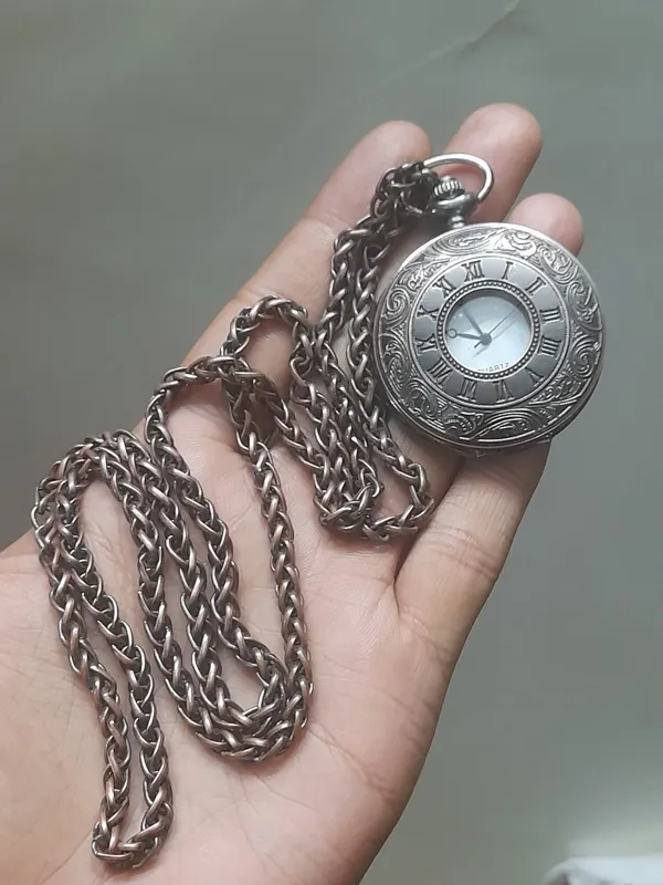 ساعت جیبی و اویز زیبا ق