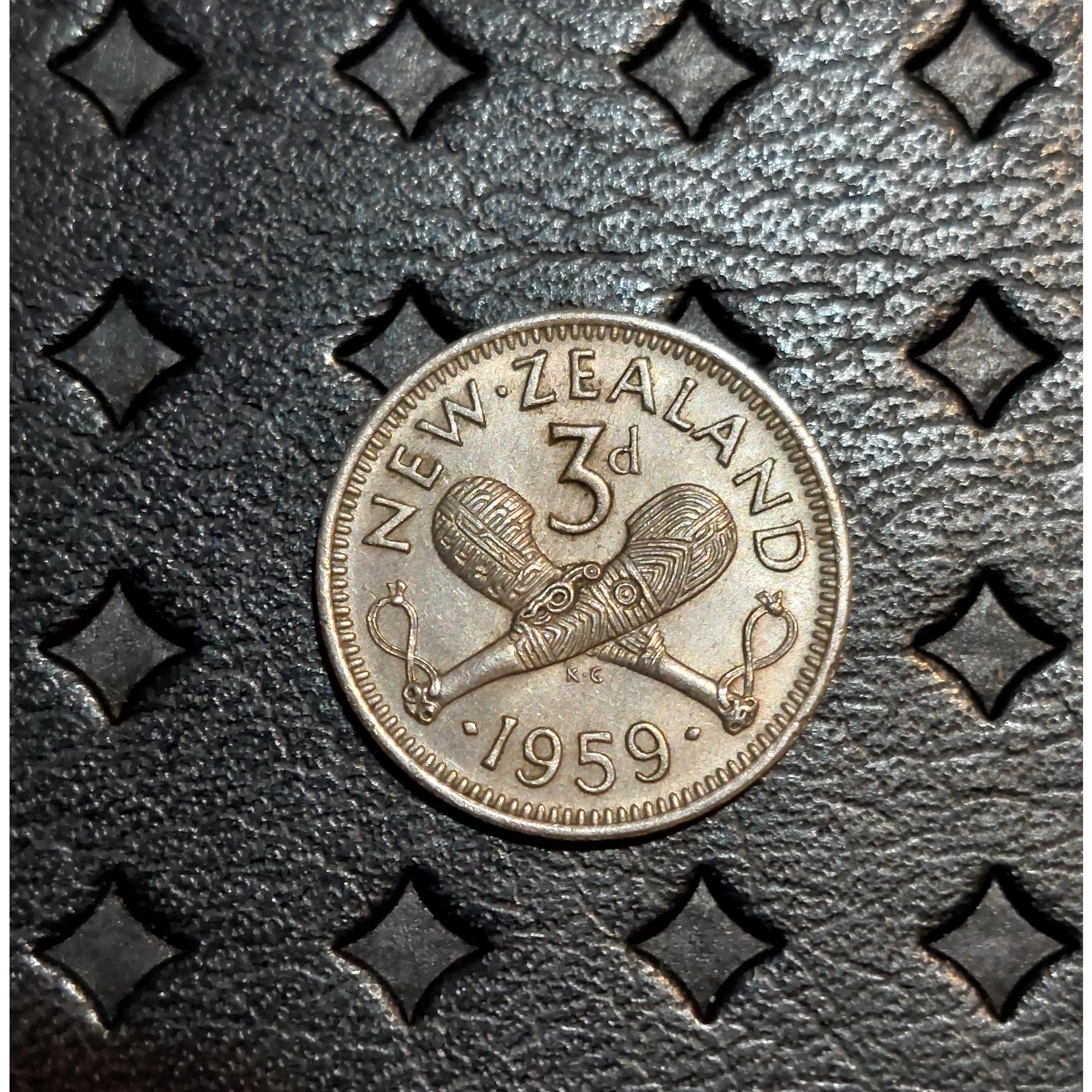 3 پنس نیوزلند 1959 با تصویر ملکه الیزابت جوان