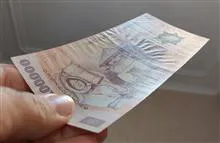 100