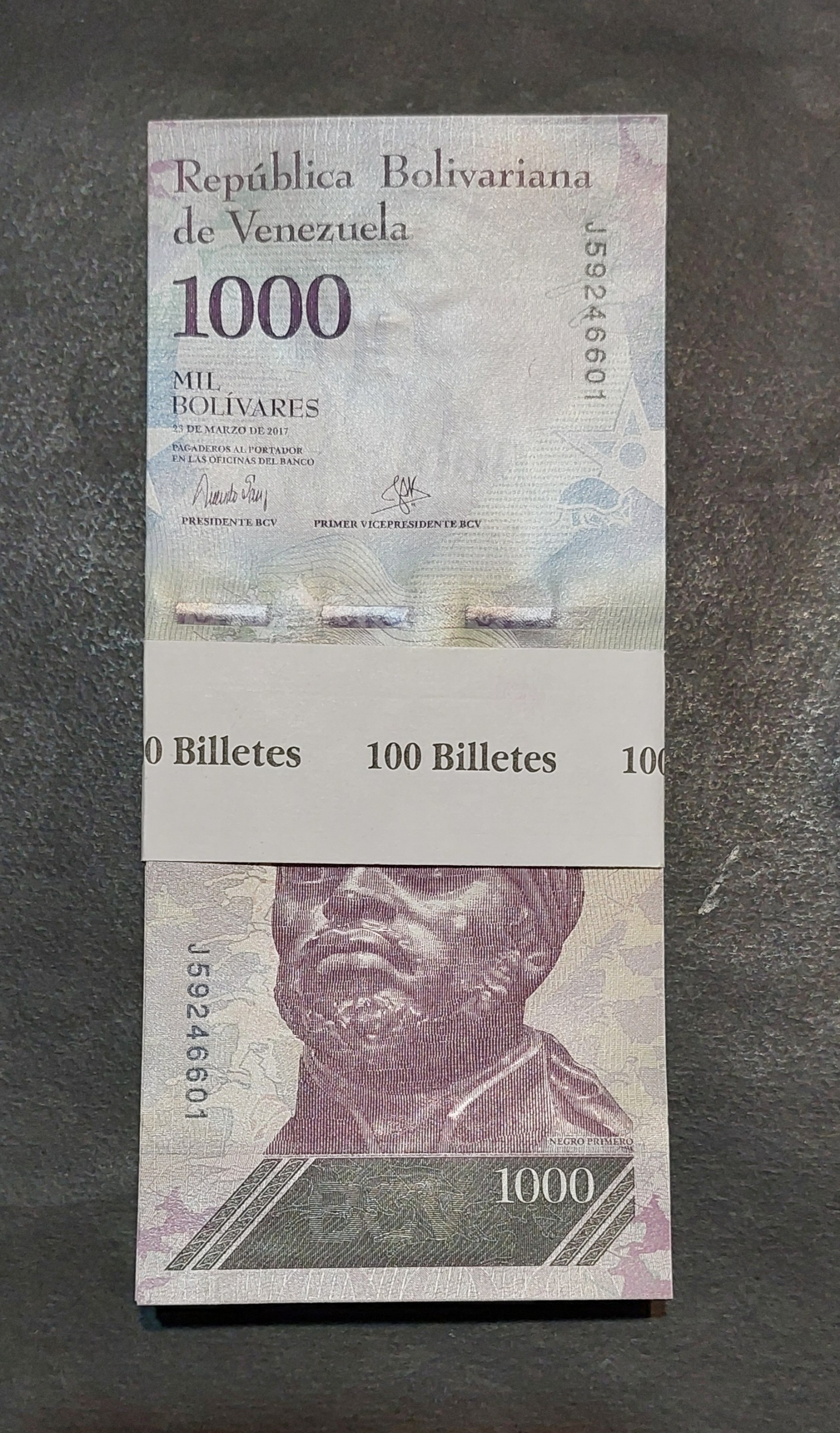 بسته 100 تایی 1000 بولیوار ونزوئلا