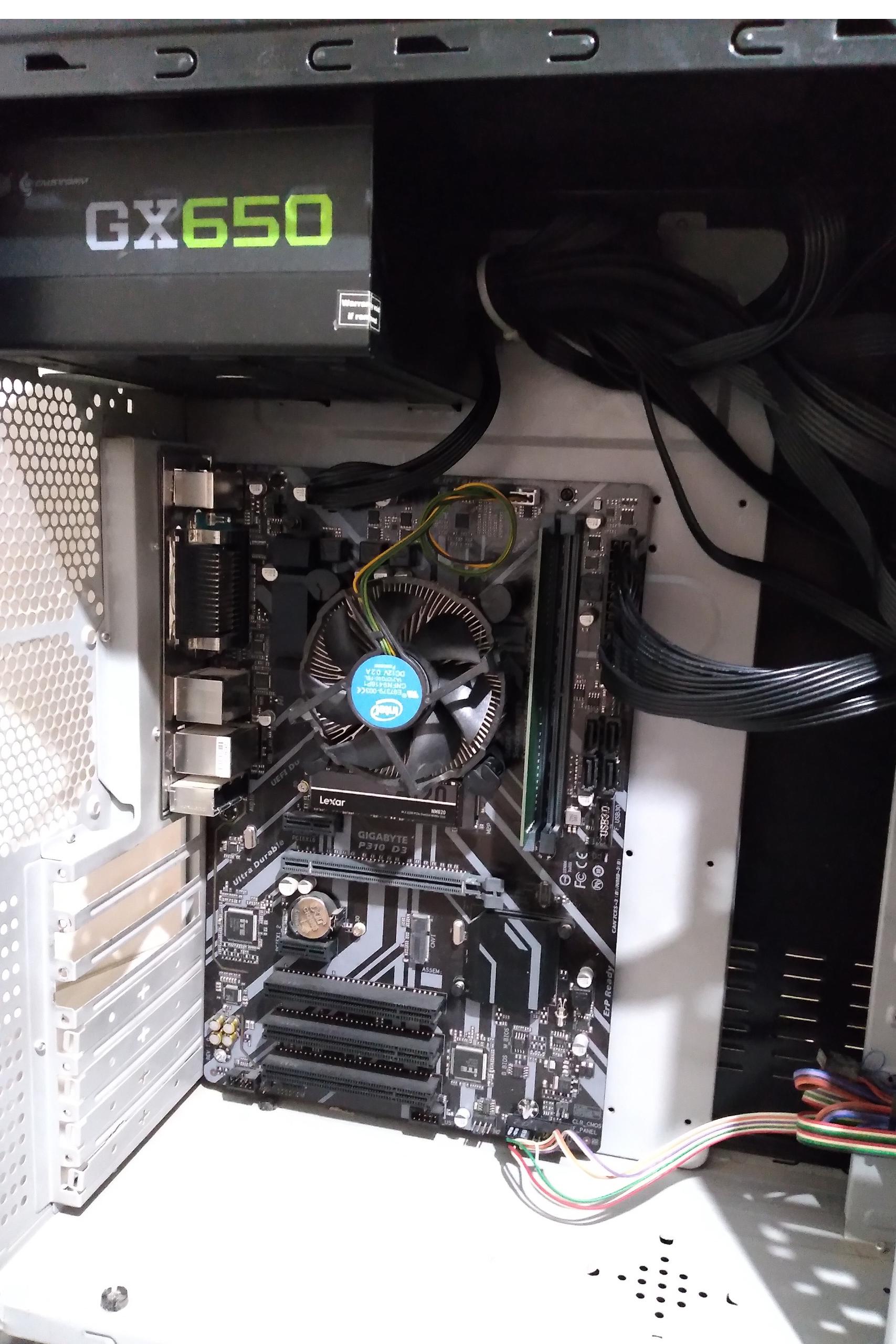 تقریبا کیس کامل نسل 8