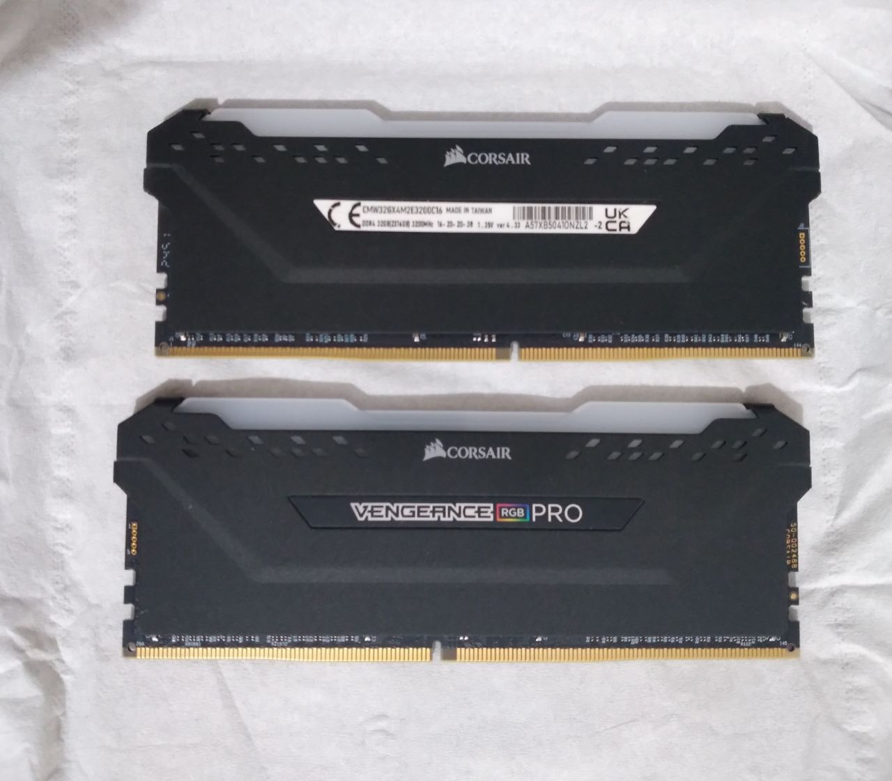 CORSAIR 32G DDR4 RGB