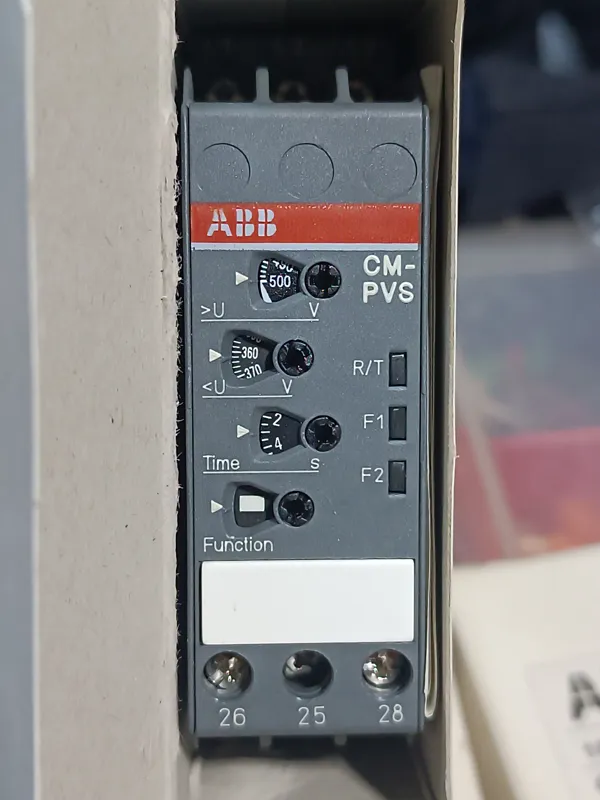 رله ABB. CM-PVS.41
