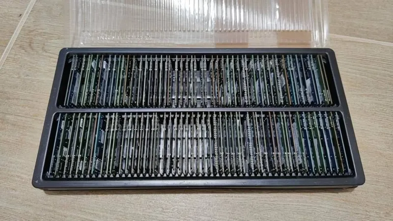 تعداد ده عدد رم 8 گیگ ddr3L لپ تاپ به صورت یکجا