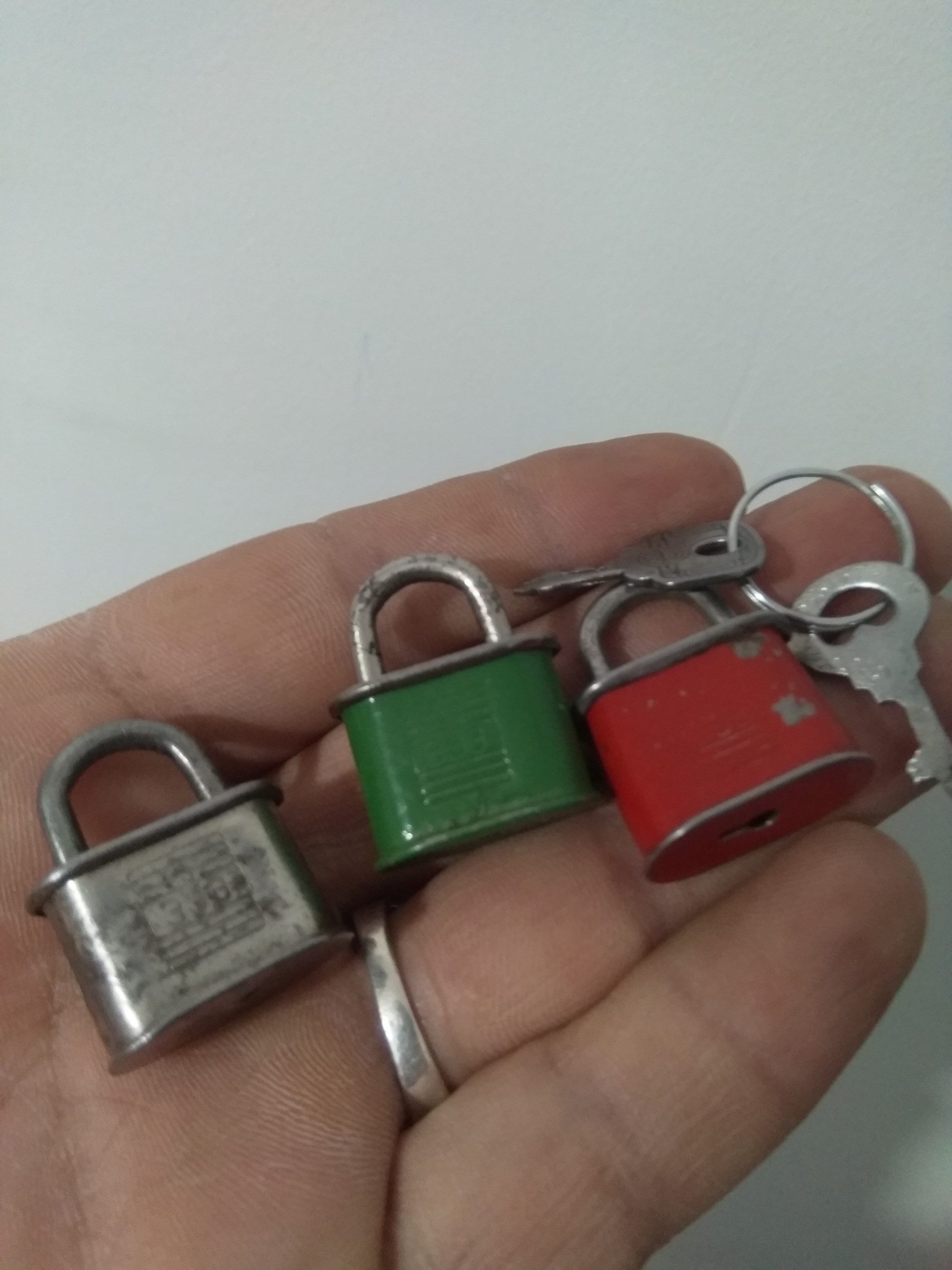 قفل های کوچک آلمانی