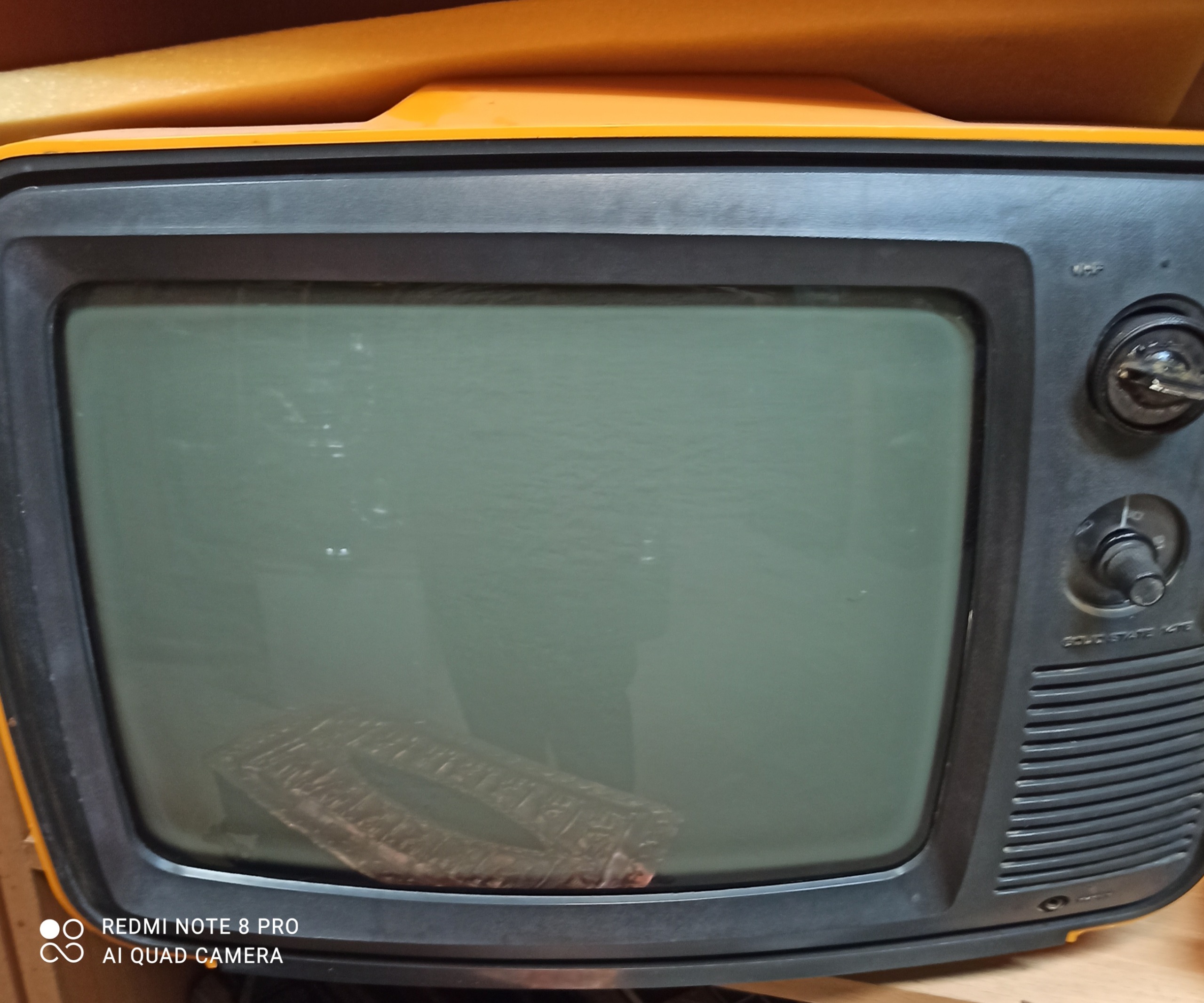 تلویزیون قدیمی سالم