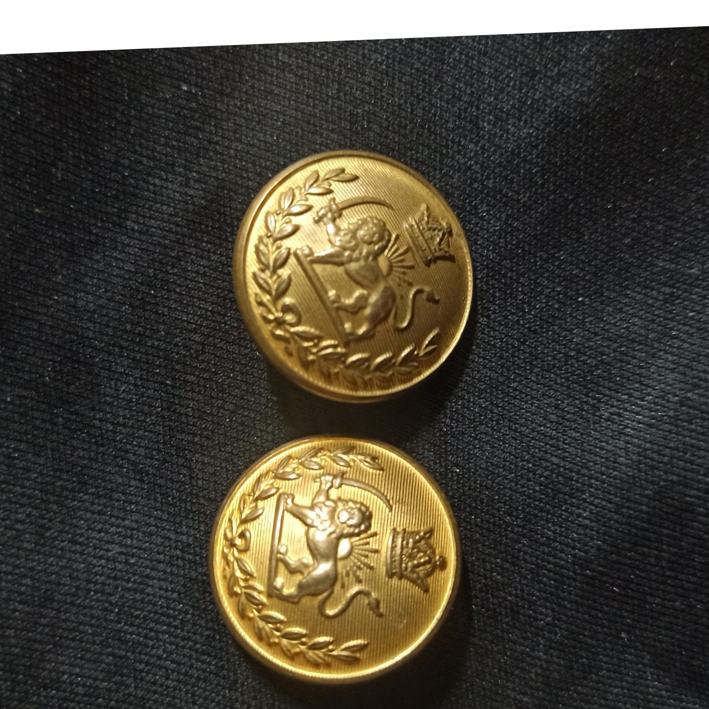 دکمه قدیمی برنجی