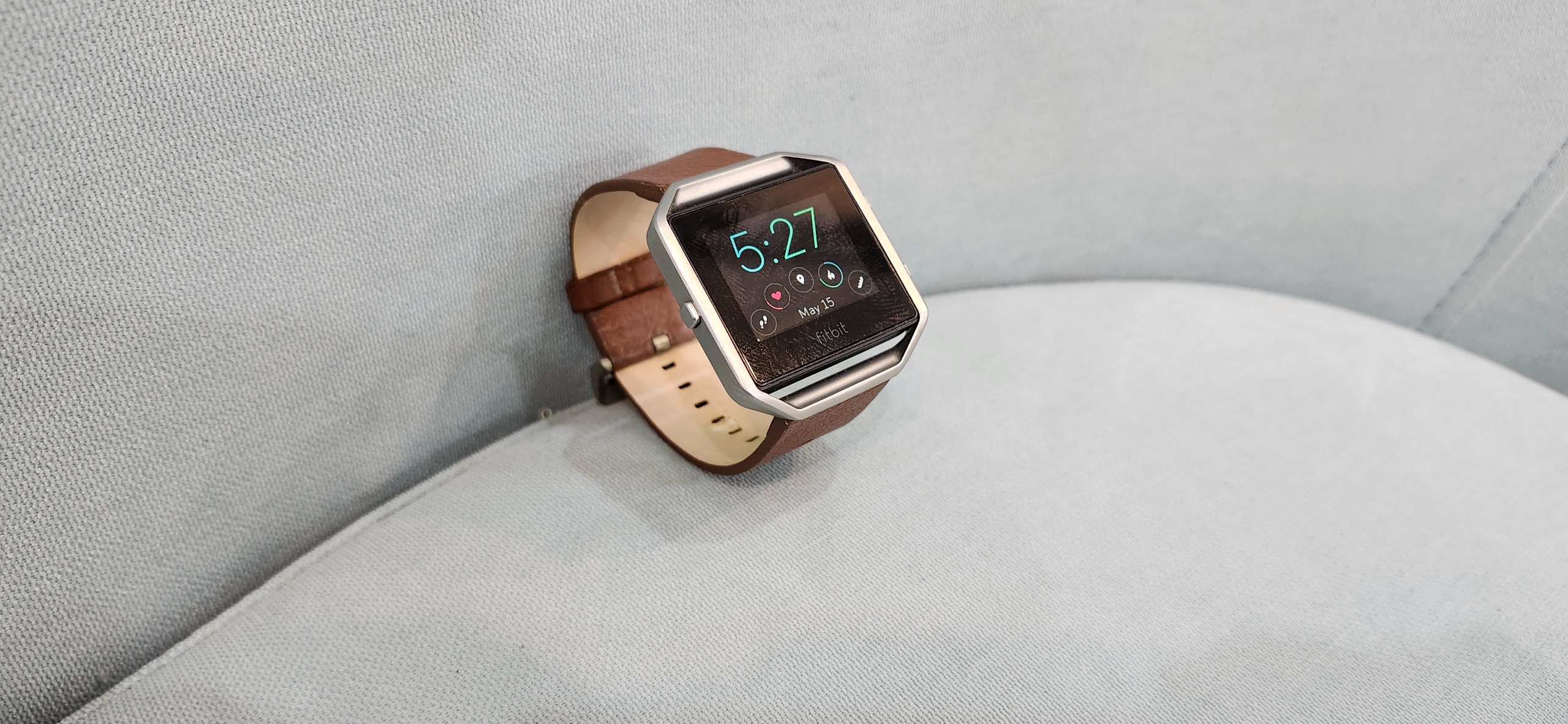 ساعت هوشمند fitbit آمریکایی