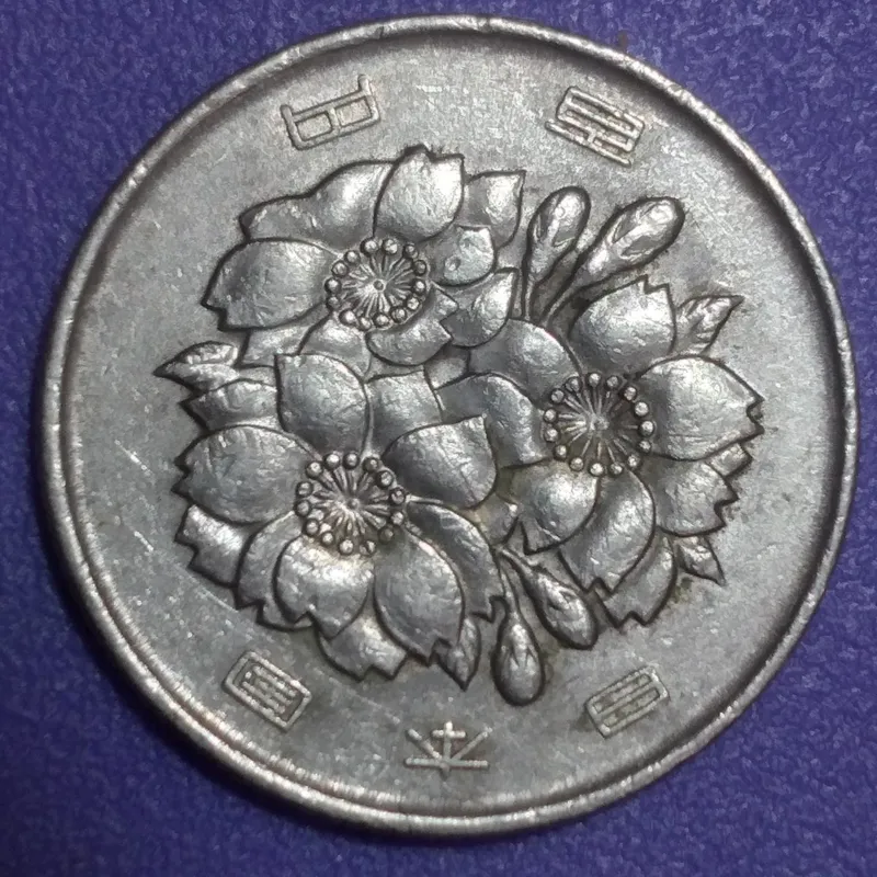 سکه ژاپن 100 ین قدیمی و زیبا ش 149