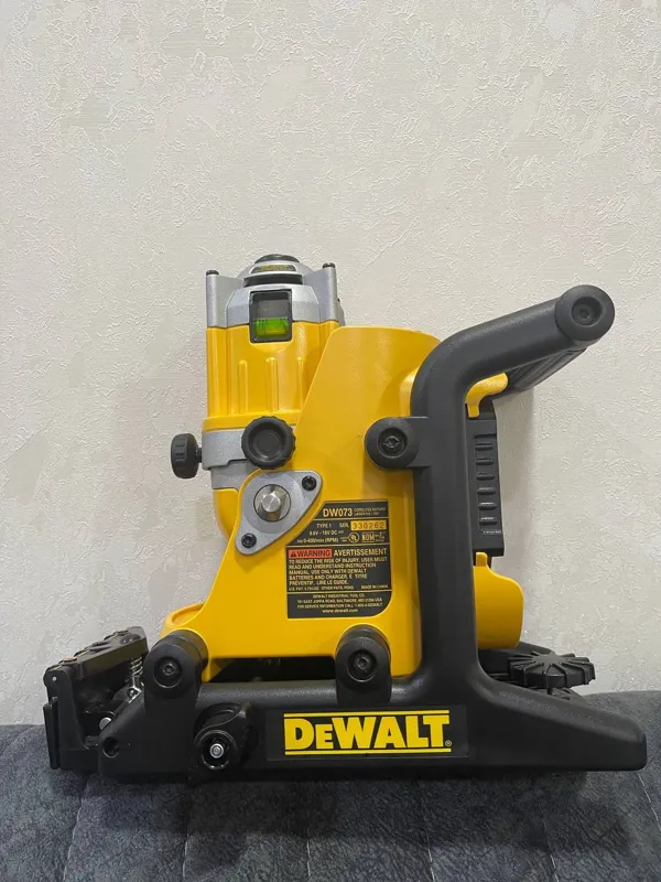 تراز چرخشی دیوالت حرفه ای 360 Dewalt DW073