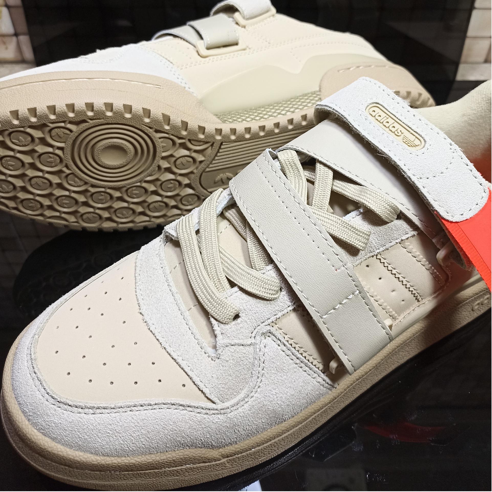 کفش برند آدیداس adidas