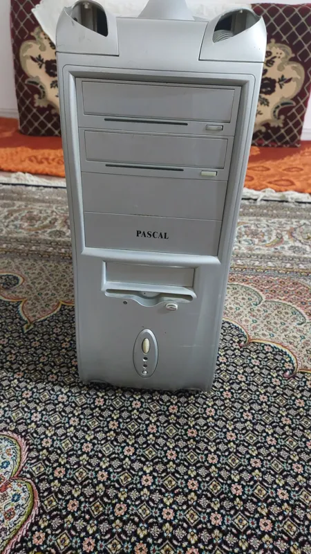 کیس پاسکال در حد همراه موس و کیبورد