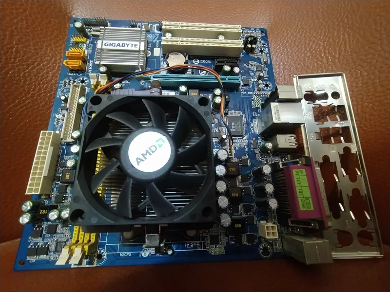 باندل گیگابایت AMD DDR2 گرافیک آنبورد