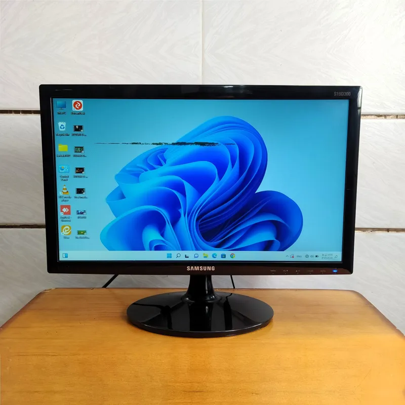 مانیتور LED SAMSUNG S19D300 خط دار