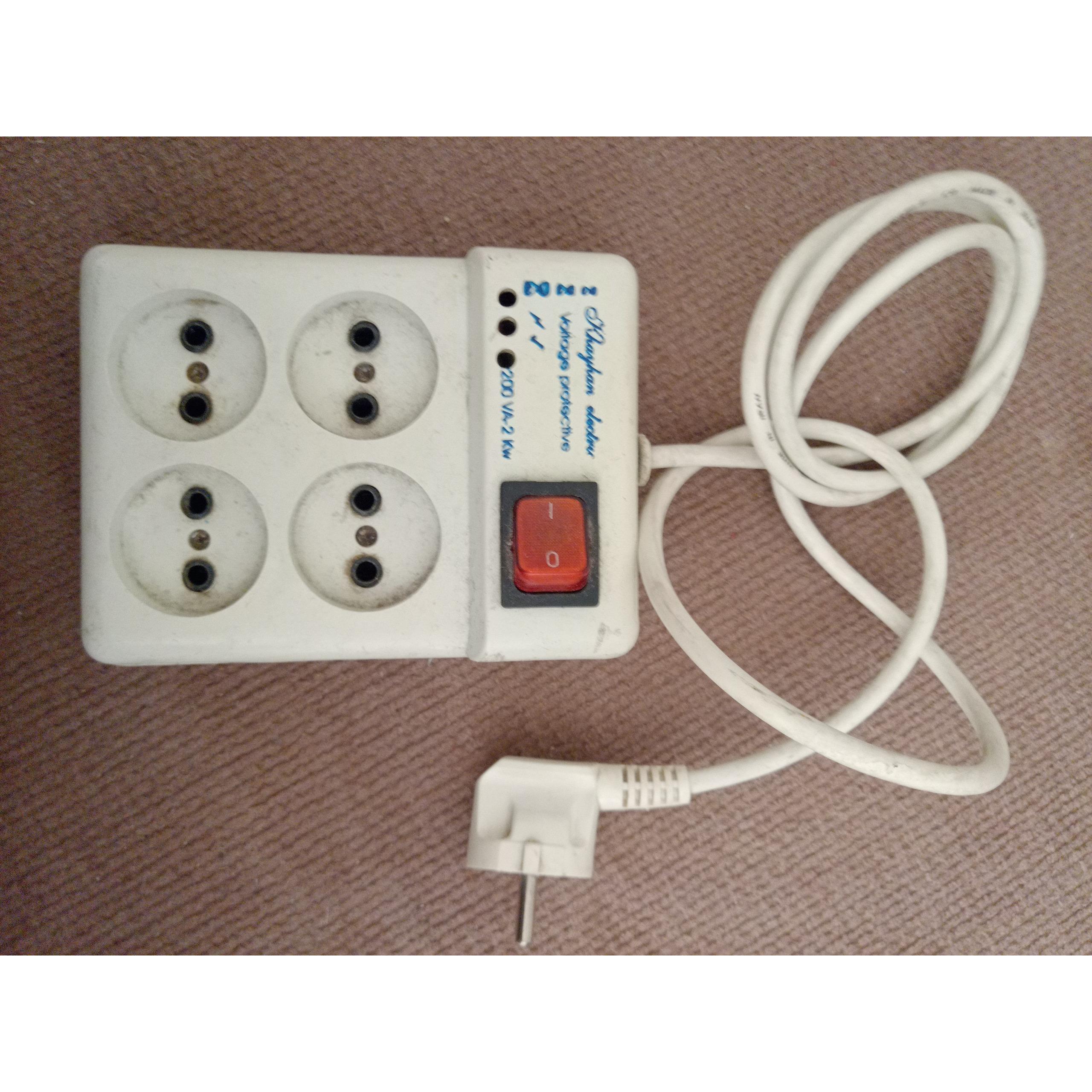 پریز محافظ دار