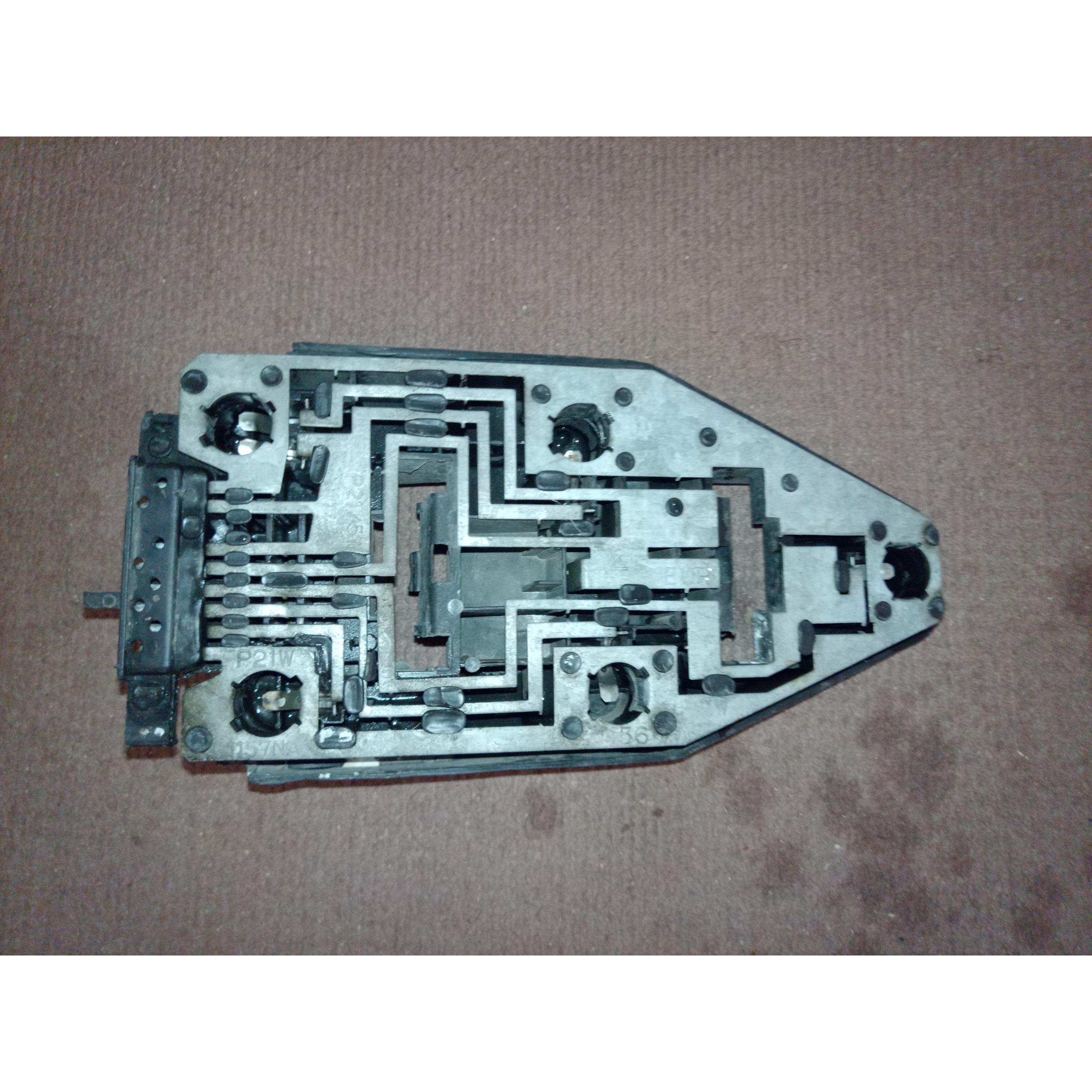 جا لامپی چراغ عقب پژو