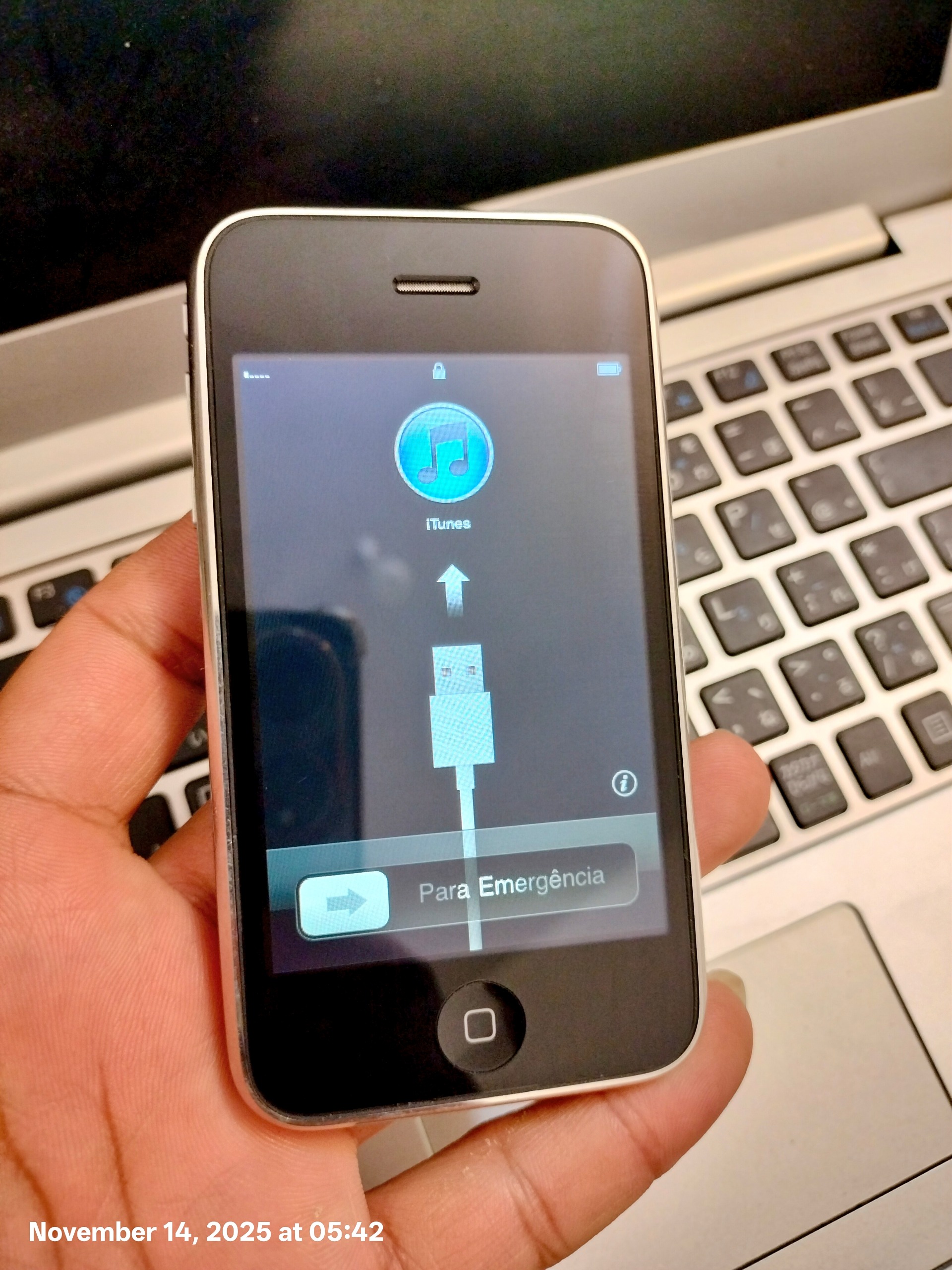 آیفون 3gs نوستالژیک