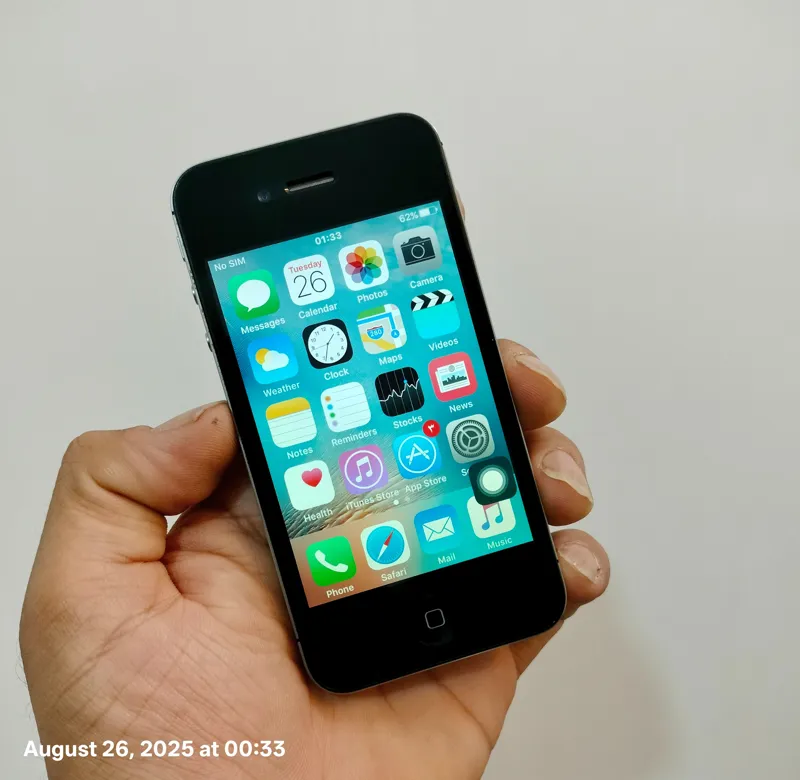 آیفون 4S 16GBدر حد نو (توضیحات)