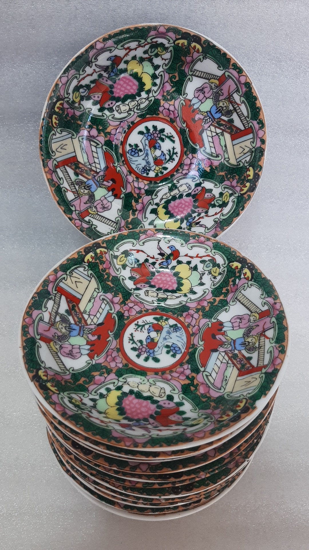 نعلبکی مرغی نسبتا قدیمی