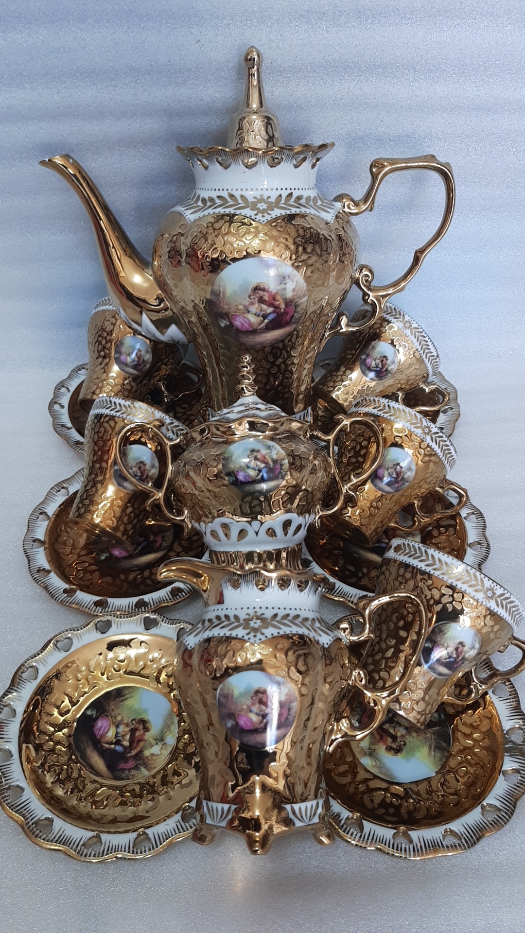 سرویس 16 پارچه عصرانه خوری طلایی