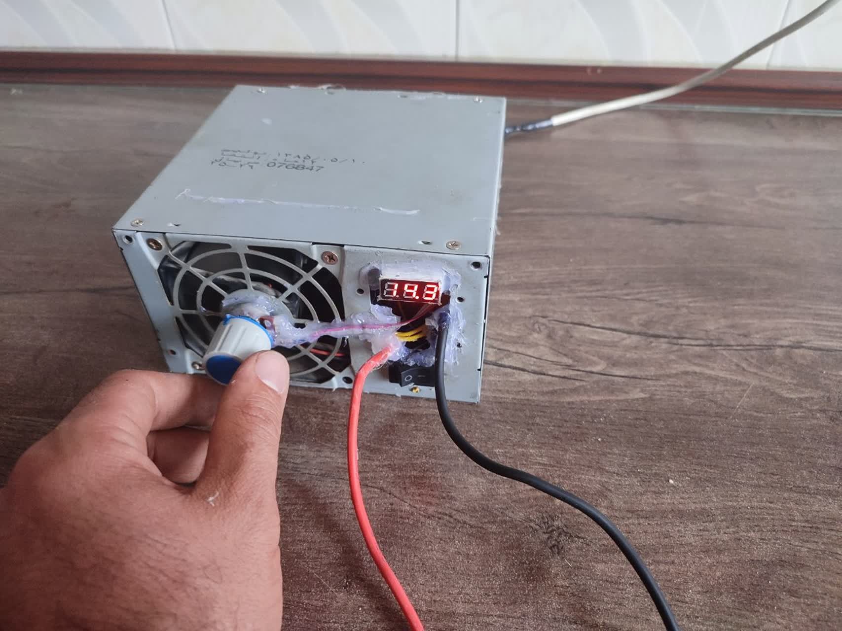 منبع تغذیه 19 ولت 15 آمپر