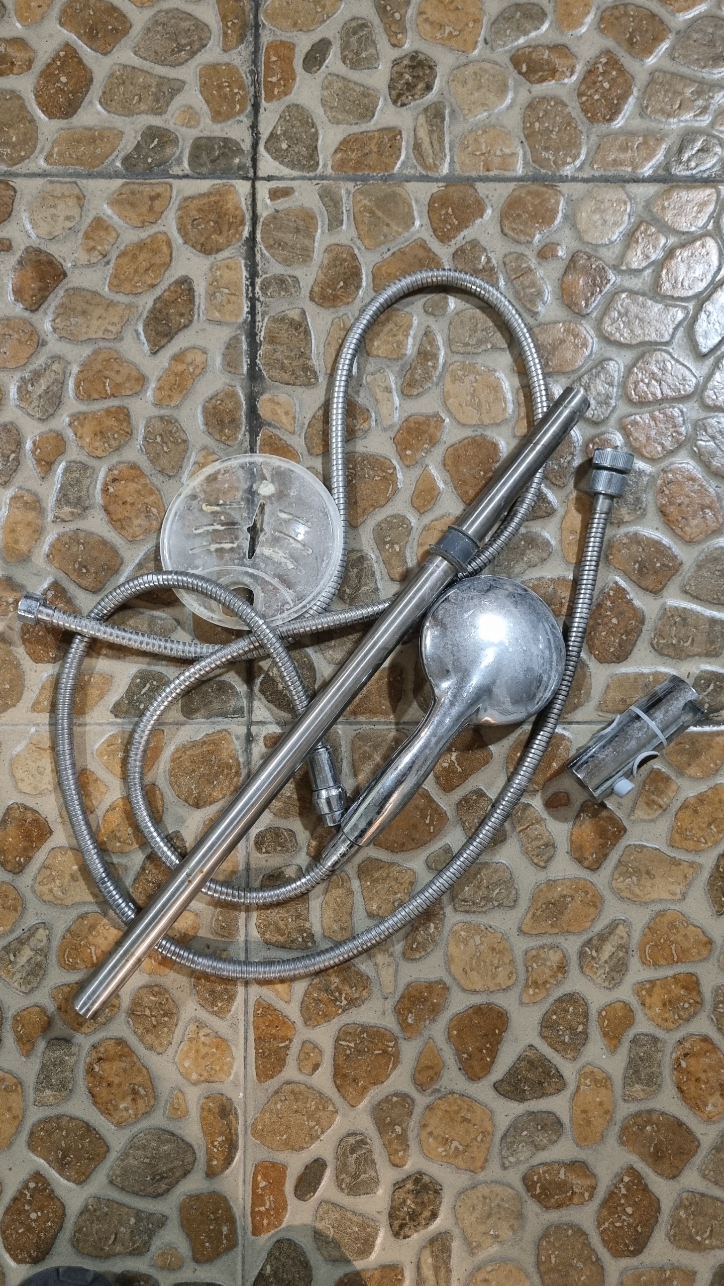 دوش حمام با همه ی لوازم