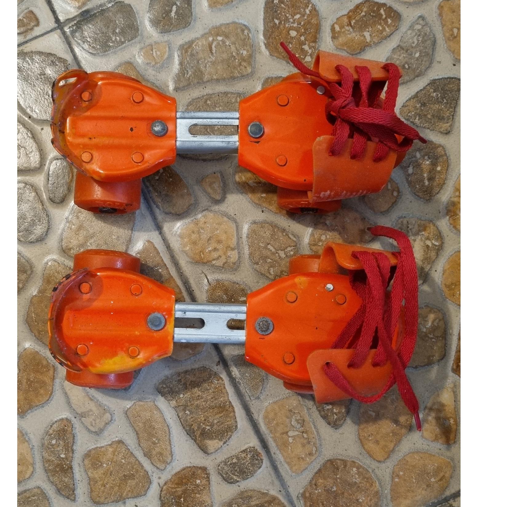 کفش اسکیت 4 چرخ قدیمی