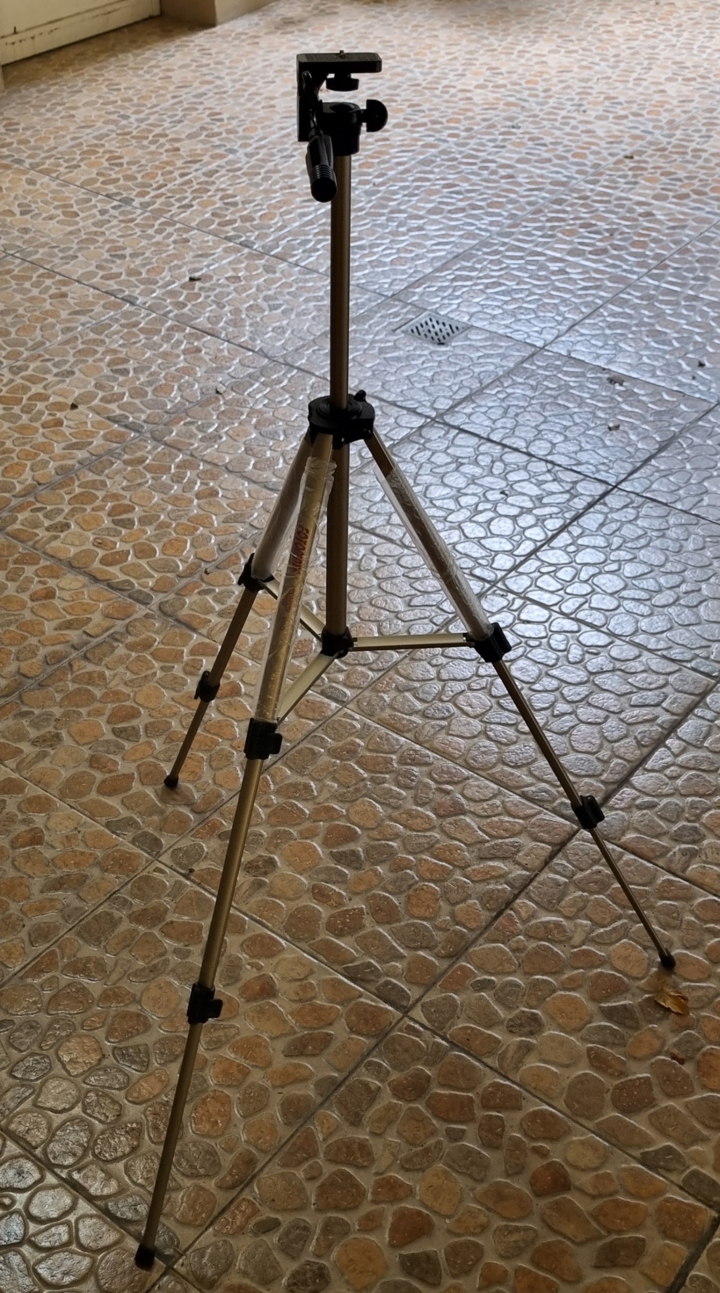 سه پایه دوربین عکاسی Fotomate به همراه کیف