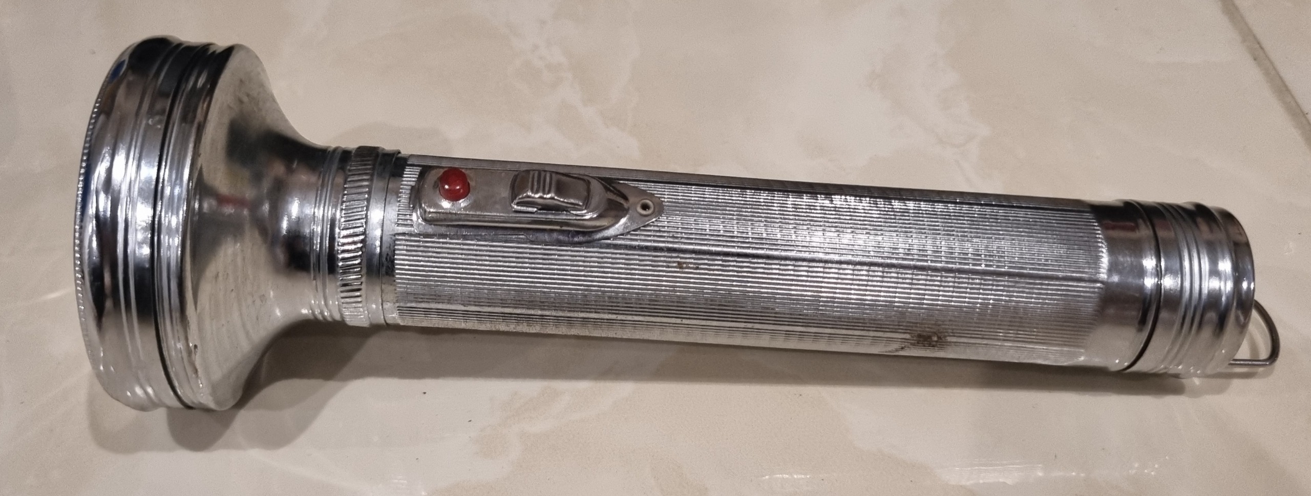 چراغ قوه قدیمی