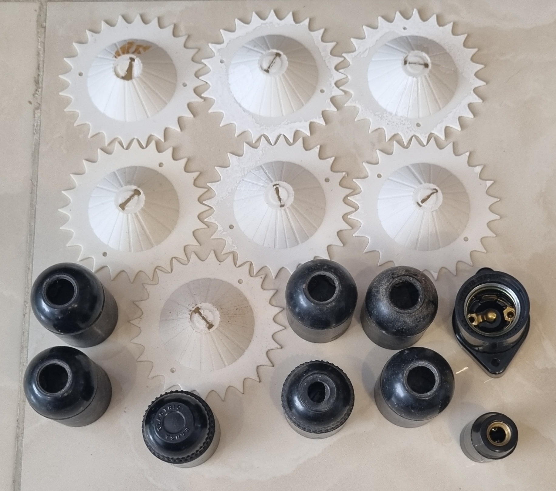 9 عدد سرپیچ لامپ