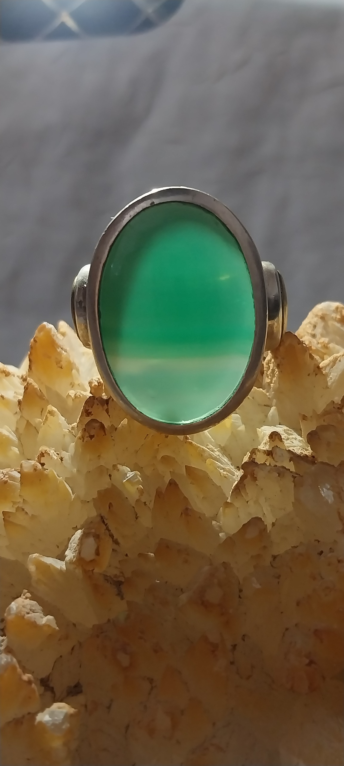 انگشتر نقره با نگین عقیق سبز طبیعی