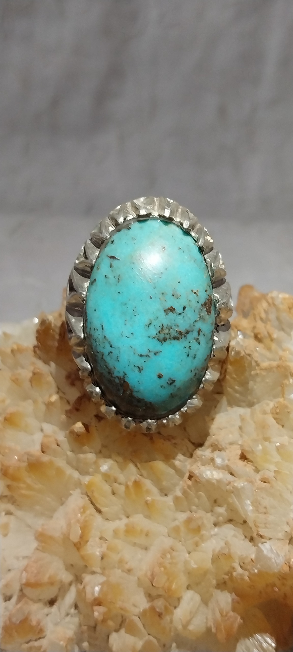 انگشتر نقره با نگین فیروزه خاص تقریبا تمام مغز